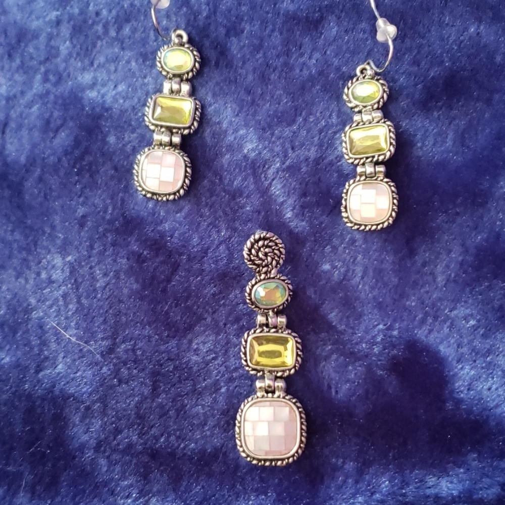 Matching Earrings & pendant